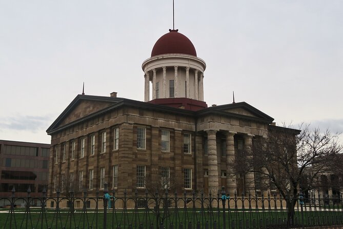 Springfield Self-Guided Walking Audio Tour - The Lincoln statue and a quieter portrait