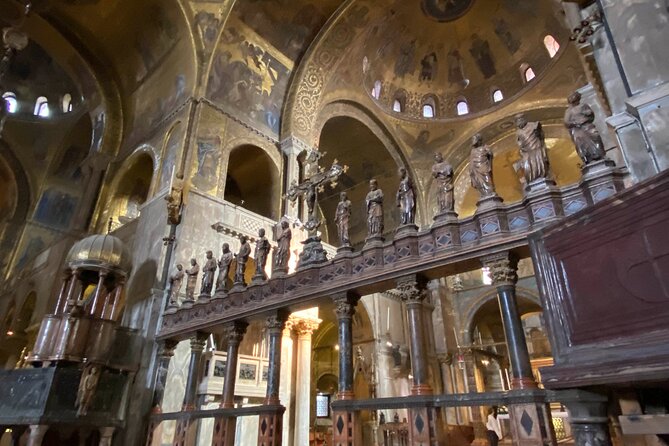 St. Mark's Cathedral Priority Guided Tour & History Gallery - Getting to the meeting point and collecting the ticket