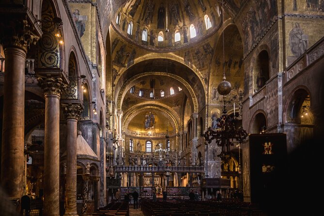 St. Mark's Cathedral Priority Guided Tour & History Gallery - How the timing and group size affect your day