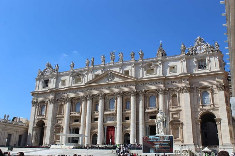 St. Peter's Basilica: Hosted Entrance & Digital Audioguide - Looking up at the basilica’s architecture