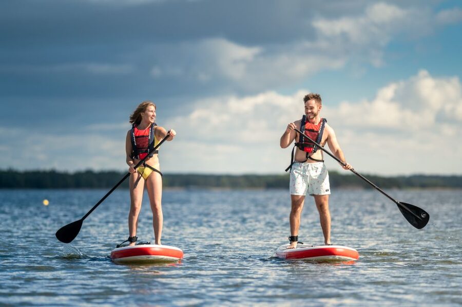 Stockholm: City Highlights Self-Guided SUP Tour - Arriving on Green Långholmen