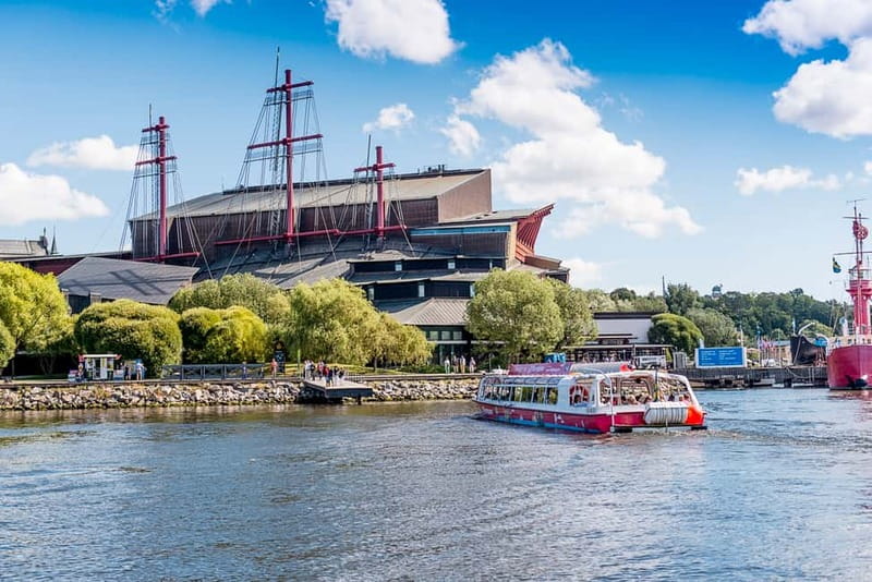 Stockholm: Royal Bridges & Canal Boat Tour with Audio Guide - Open bays, bridges, and the Stockholm Archipelago