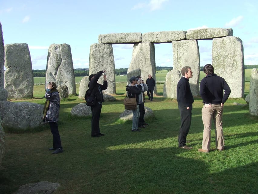 Stonehenge: App Guided Tour + Admission Included - Reading the stone circle without rushing