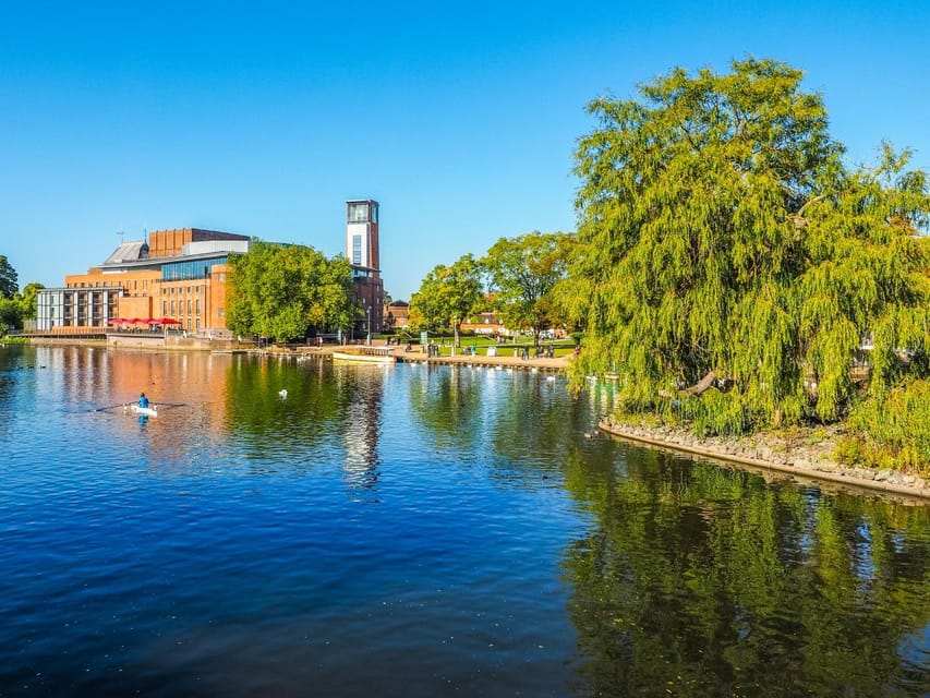 Stratford-upon-Avon: City Walking Tour & Exploration Game - Walking beside the River Avon
