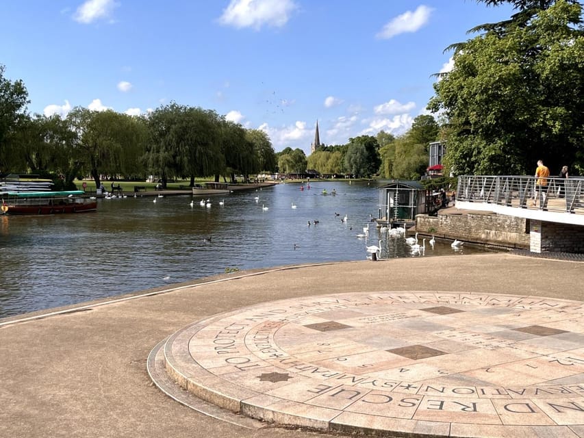 Stratford-upon-Avon: City Walking Tour & Exploration Game - The value of $37 for up to five people
