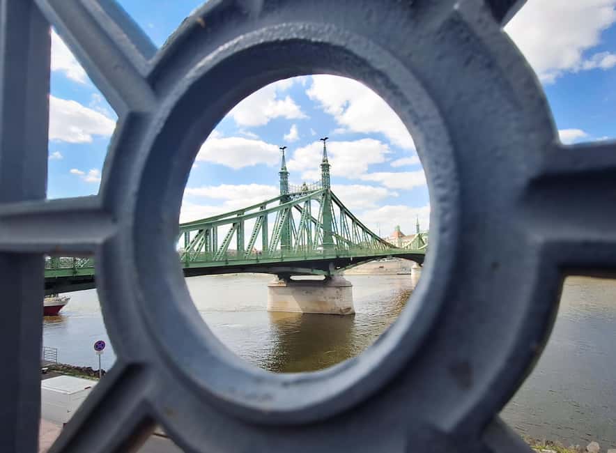 Street photography with your smartphone, tour of Budapest - Kálvin Square and the value of ordinary city scenes