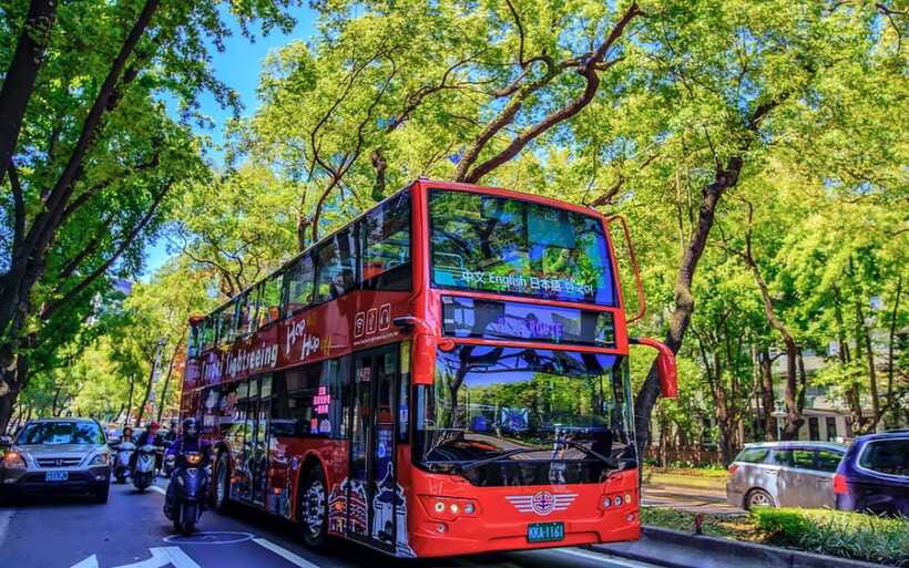 Taipei: Hop-On Hop-Off Sightseeing Bus with Audio Guide - Taipei 101 and the modern city route
