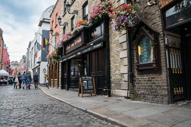 The Dublin Incident: Alien, Whiskey & Clues Exploration Game - St. Patrick’s Cathedral and the first historic clues
