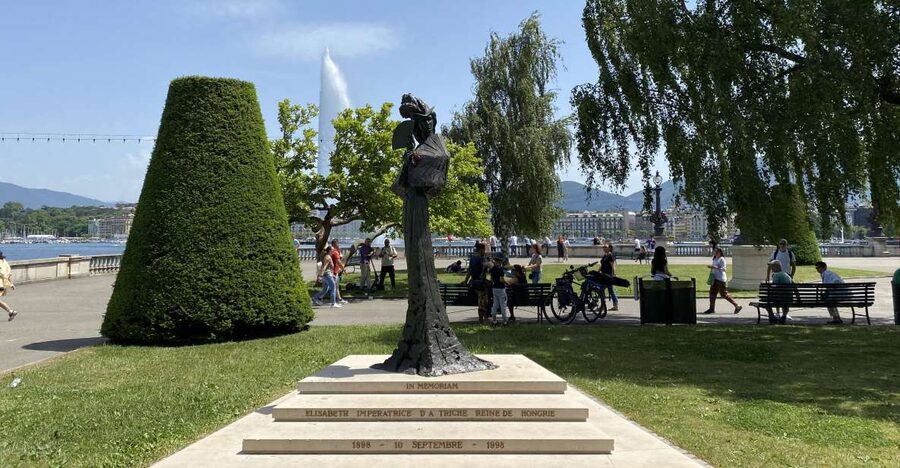 The Many Faces of Geneva: Self-Guided Audio City Tour - National Monument and Geneva’s public image