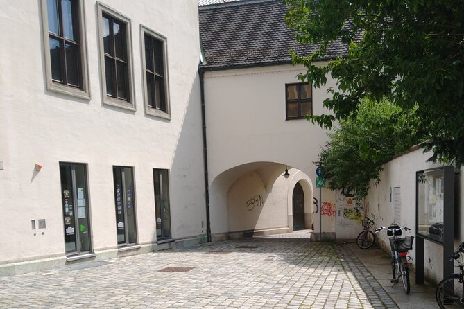 The Story of Jakob Fugger: A Self-Guided Audio Tour through Medieval Augsburg - Jakob Fugger’s statue and the man behind the money