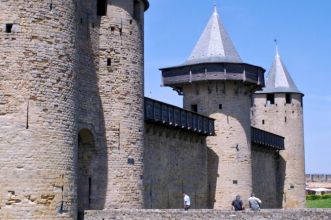Toulouse : Carcassonne Day Trip by Coach with audio guides - Coach comfort, heat, and practical concerns
