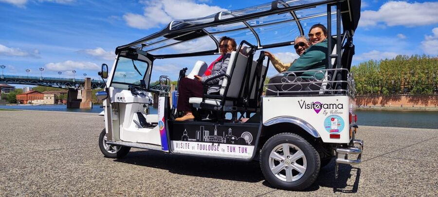 Toulouse: Electric Tuk-Tuk Tour with Photo Stops and Audio - Who should book this Toulouse ride?