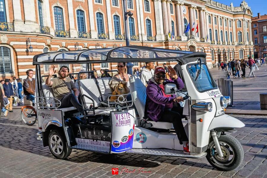 Toulouse: Electric Tuk-Tuk Tour with Photo Stops and Audio - Why this tuk-tuk is a smart first hour in Toulouse