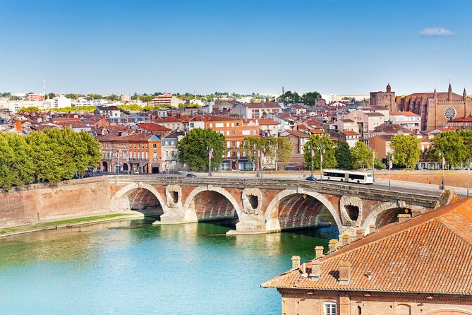 Toulouse "Ville Rose": Interactive Game & Walking Tour - Crossing Pont Neuf