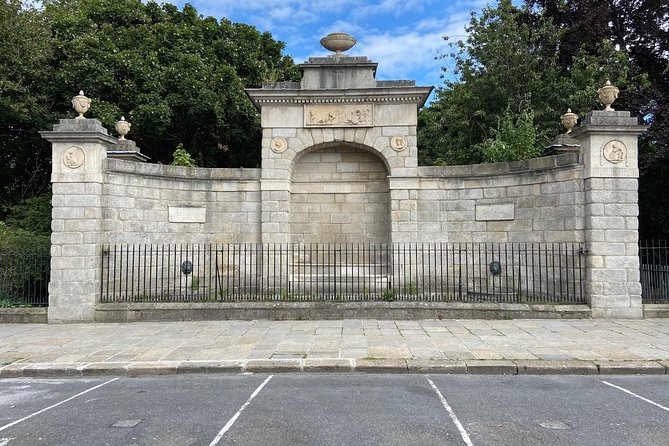 Turtle Bunbury's Dublin: A Self-Guided Audio Tour from a Celebrated Author - The Huguenot Cemetery and O’Donoghue’s
