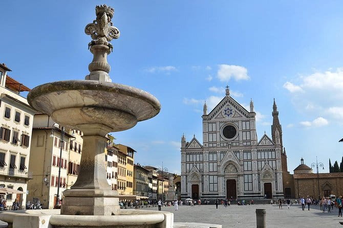 Uffizi Gallery: Entry tickets + audio guide - Crowds, comfort, and the museum layout