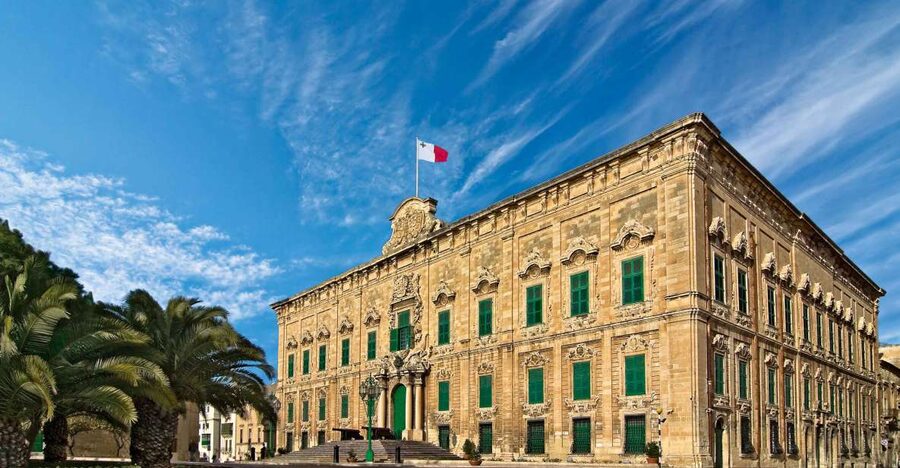 Valletta: Self-Guided Historical Walking Tour (Audio Guide) - Upper Barrakka Gardens and the Knights’ city