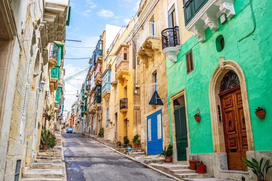Valletta: Self-Guided Historical Walking Tour (Audio Guide) - Fort Saint Elmo and the two Barrakka Gardens
