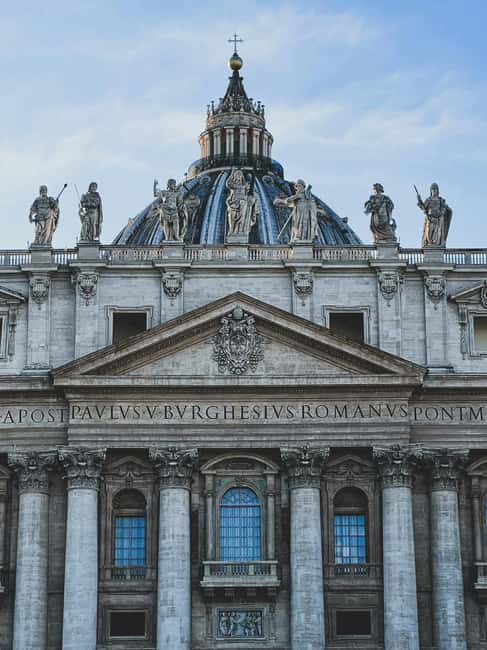 Vatican Full access: St.Peter's Basilica, Dome, Tombs+Audio - Entering St. Peter’s Basilica through the queues