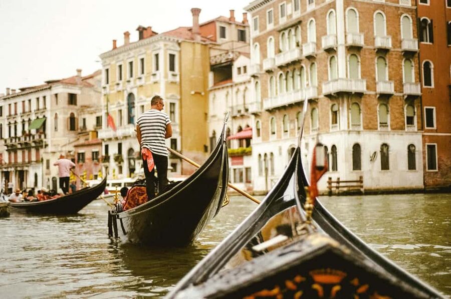 Venice: Gondola Ride under the Bridge of Sighs with Audio Guide App - A gondola ride with a little context