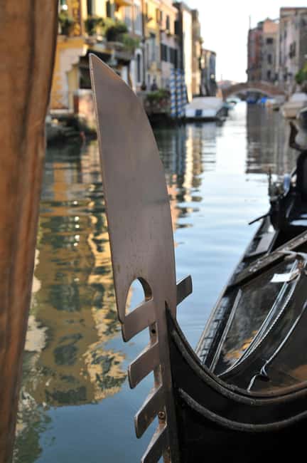 Venice: Gondola Ride under the Bridge of Sighs with Audio Guide App - Beneath the Bridge of Sighs