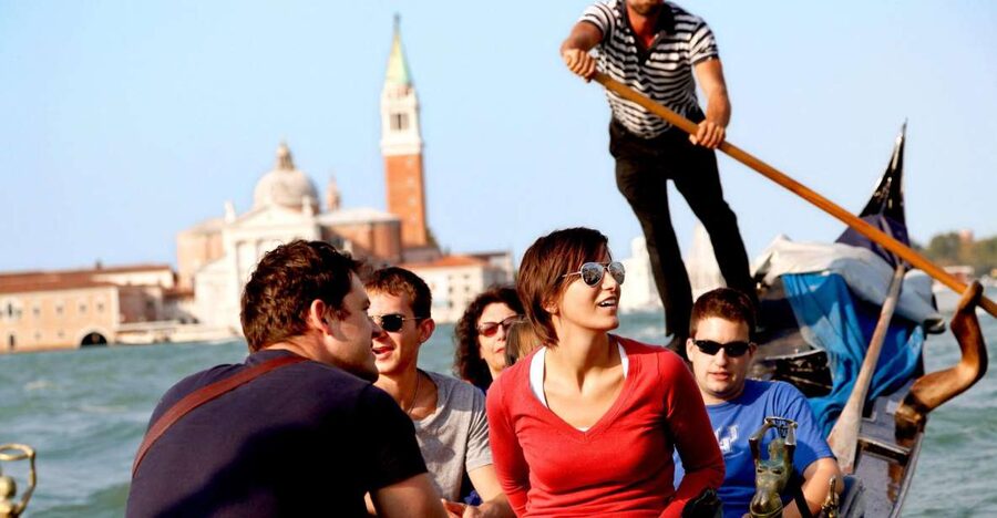 Venice: Gondola Ride with Live Guide or Audio Guide - Key points at a glance