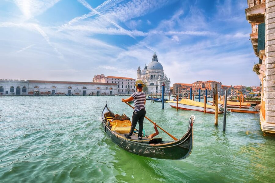 Venice: Gondola Ride with Live Guide or Audio Guide - What the 30-minute gondola ride is really like