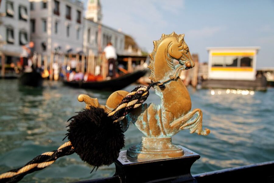 Venice: Gondola Ride with Live Guide or Audio Guide - Who will enjoy this experience most
