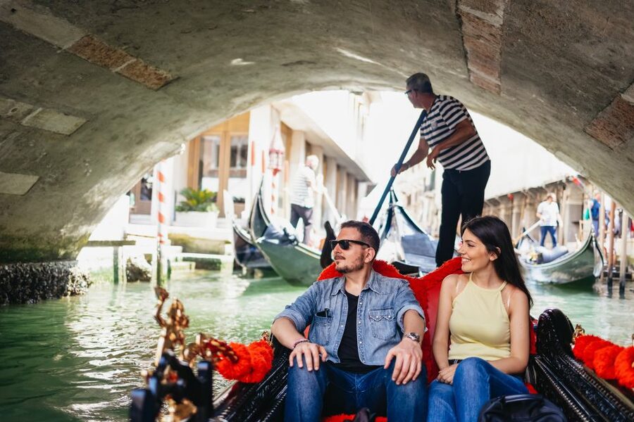 Venice: Grand Canal Gondola Ride with App Commentary - Timing, weather, and the best departure
