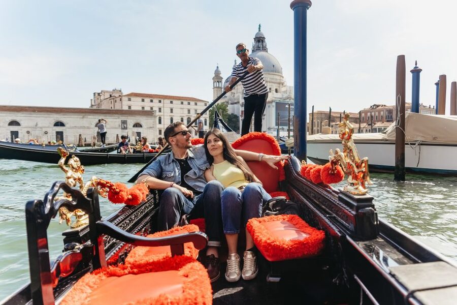 Venice: Grand Canal Gondola Ride with App Commentary - The VR presentation and Gondola Gallery