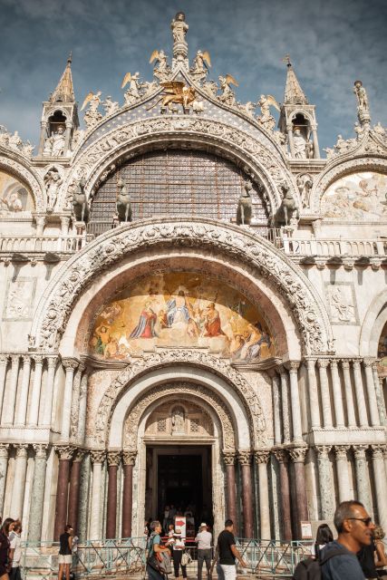 Venice: St. Mark's Basilica Skip-the-Line Entry & Audioguide - Audio guide or live guide: choosing the right format