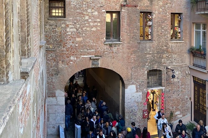 Verona: Juliet’s House Fast-Track Entry Ticket & Audio Guide - Best timing for photographs