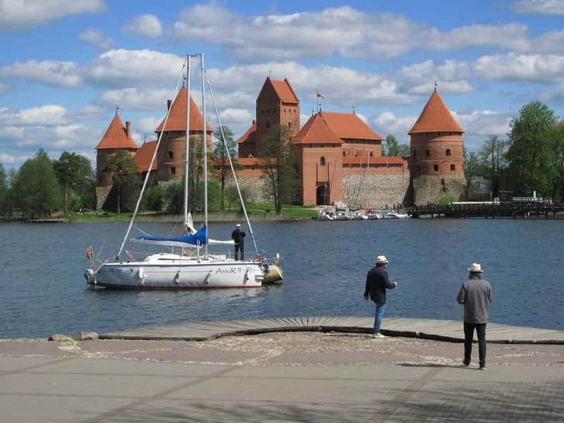 Vilnius: Trakai Tour with Audio Guide and Minibus Transfers - Why Trakai makes a good half-day from Vilnius