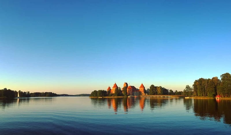Vilnius: Trakai Tour with Audio Guide and Minibus Transfers - Weather, seasons, and what to bring