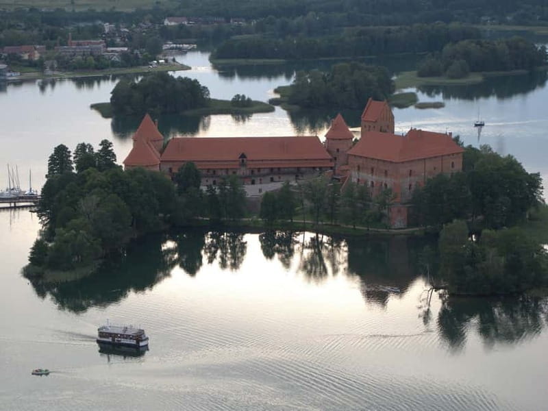Vilnius: Trakai Tour with Audio Guide and Minibus Transfers - The ride to Trakai and what the audio adds