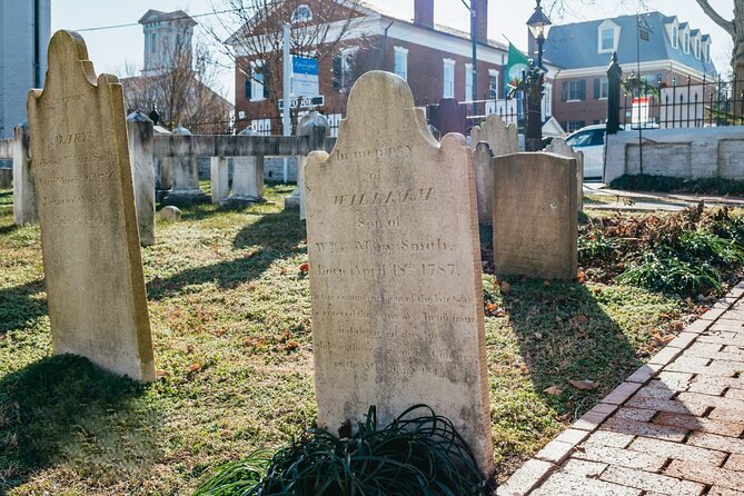 Virginia: Ghosts of Fredericksburg Self-Guided Walking Audio Tour - Caroline Street at 1002