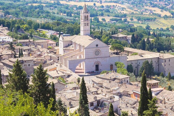Visit ASSISI on foot with the Audio guide app for Smartphone - Key points to know before you book