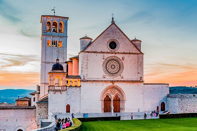 Visit ASSISI on foot with the Audio guide app for Smartphone - A self-guided way to meet Assisi