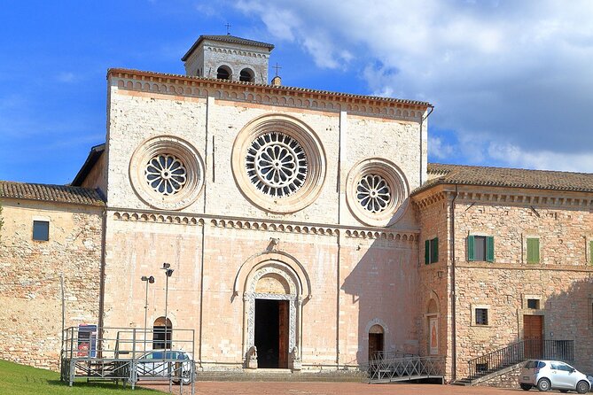 Visit ASSISI on foot with the Audio guide app for Smartphone - Saint Clare, San Rufino, and the religious heart of town