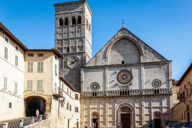 Visit ASSISI on foot with the Audio guide app for Smartphone - Santa Maria degli Angeli and Porziuncola