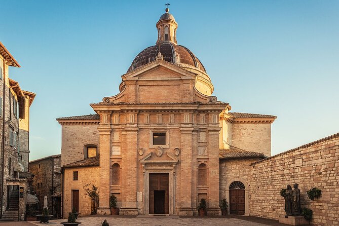 Visit ASSISI on foot with the Audio guide app for Smartphone - Starting with the city and its food