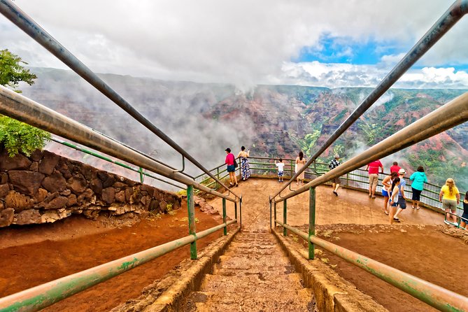 Waimea Canyon & Na Pali Driving Tour app - Waipoʻo Falls and Kokeʻe State Park