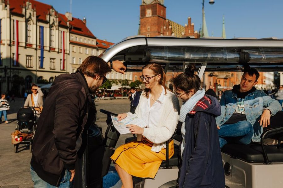 Wroclaw: E-Car Tour and Audio Guide - Audio guide, headphones, and sound quality