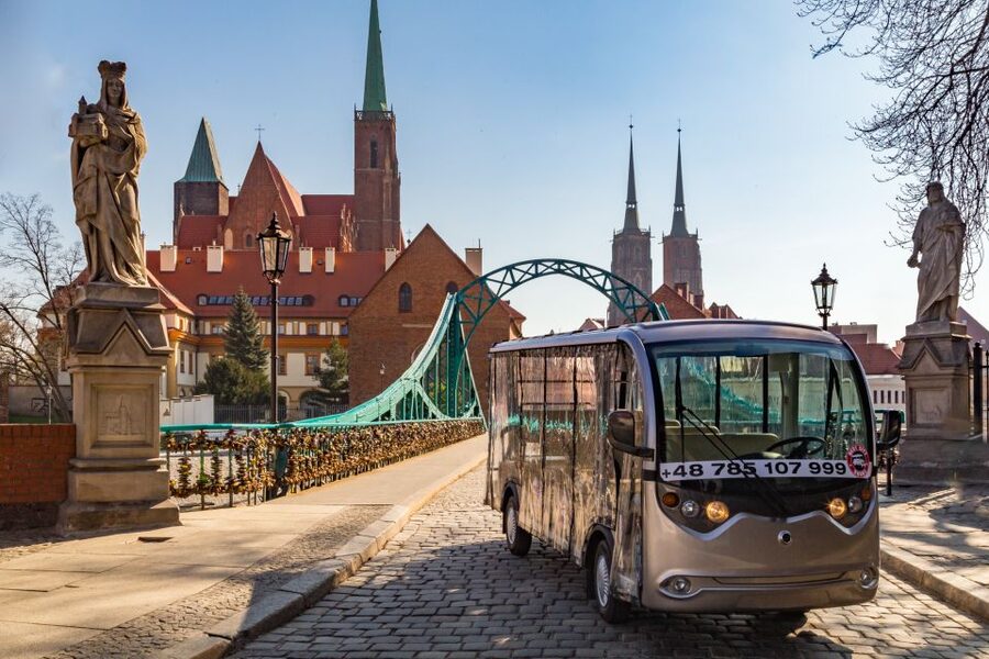 Wroclaw: E-Car Tour and Audio Guide - Comfort, weather, and the three-person benches