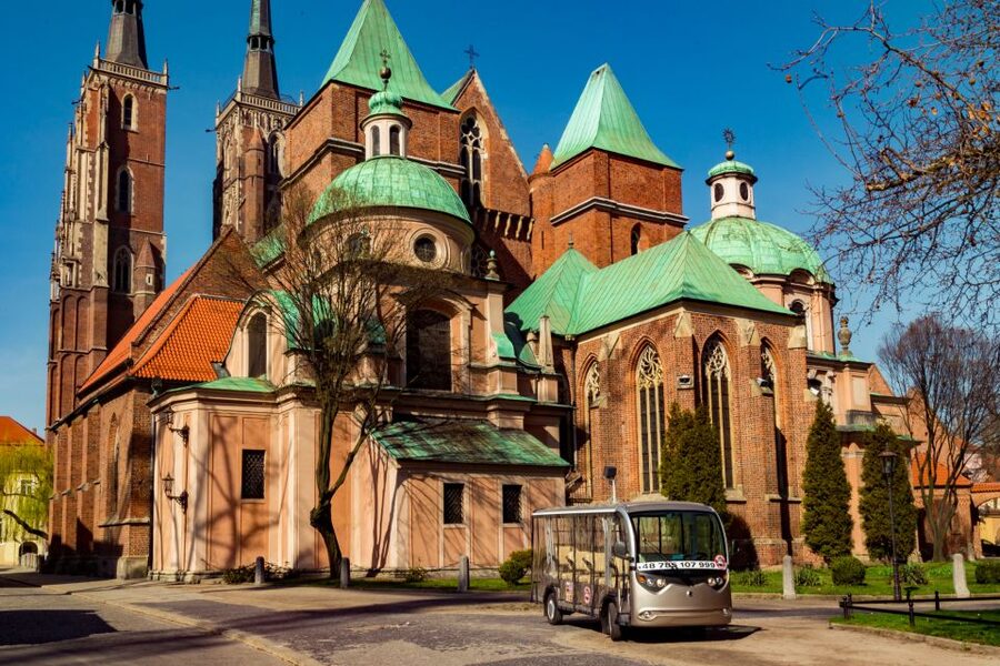 Wroclaw: E-Car Tour and Audio Guide - How much time do you really get at each sight?