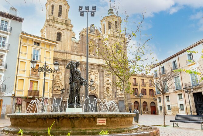Zaragoza Scavenger Hunt and Sights Self-Guided Tour - Plaza del Justicia and the first clues