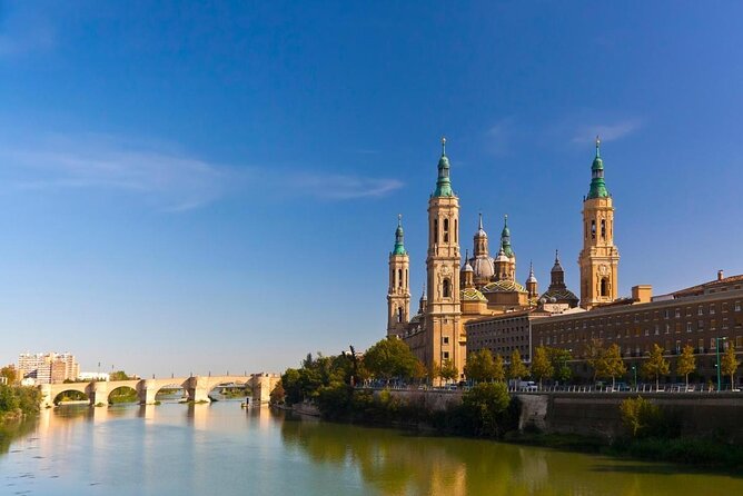 Zaragoza Scavenger Hunt and Sights Self-Guided Tour - Language, group size, and family fit
