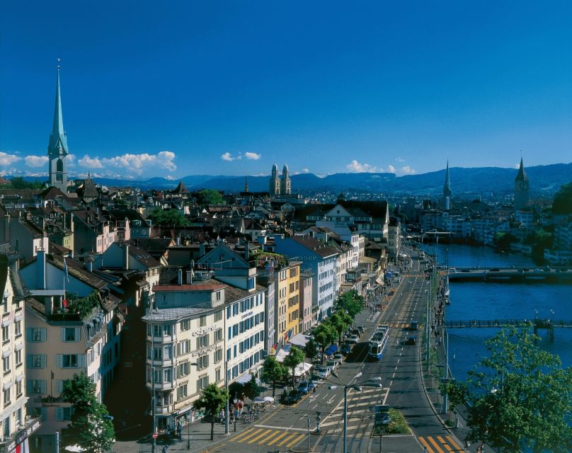 Zurich: City Bus Tour with Audio Guide and Lake Cruise - Finding the Bus at Sihlquai